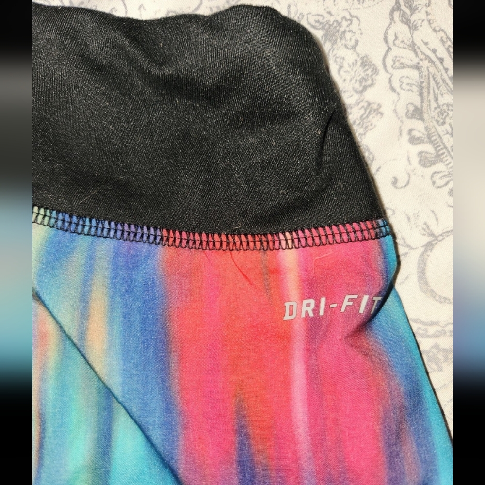 Nike multicolor shorts size small - Picture 8 of 8